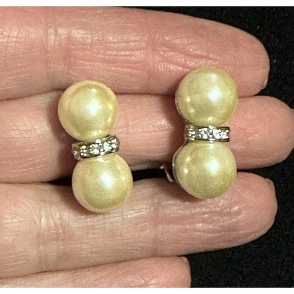 Kenneth Lane Pearl Clip On Earrings - Picture 4 of 4